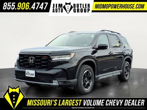 Used 2025 Honda Pilot TrailSport image 1