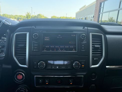 Used 2019 Nissan Titan SV w/ SV Convenience Package AWD/4WD image 7