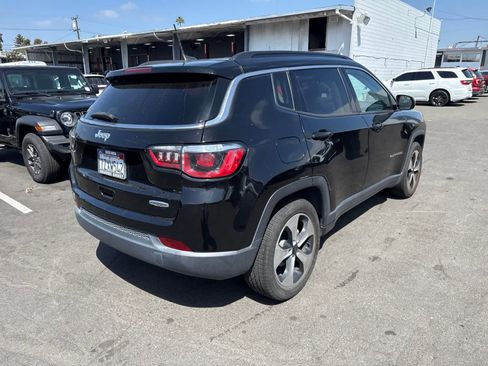 Used 2017 Jeep Compass Latitude w/ Popular Equipment Group FWD image 11