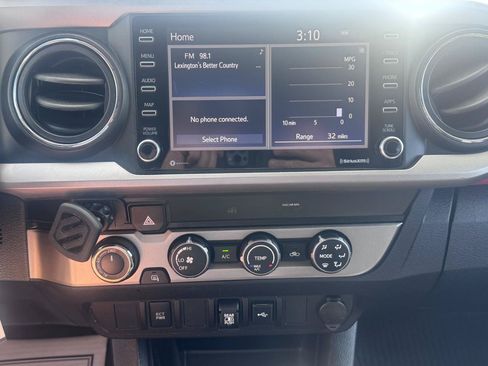 Used 2020 Toyota Tacoma SR5 AWD/4WD image 11