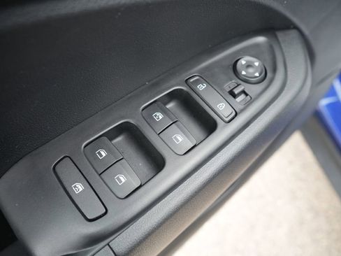 Used 2025 Hyundai Venue SEL image 21