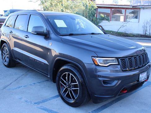 Used 2021 Jeep Grand Cherokee Trailhawk w/ Premium Lighting Group image 3