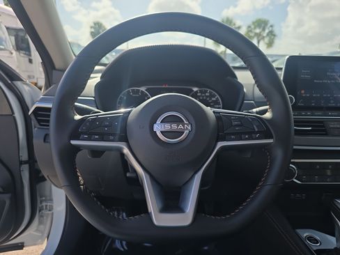 Used 2025 Nissan Altima 2.5 SR image 31