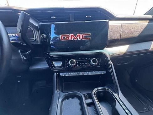 Used 2025 GMC Sierra 2500 AT4 AWD/4WD image 9