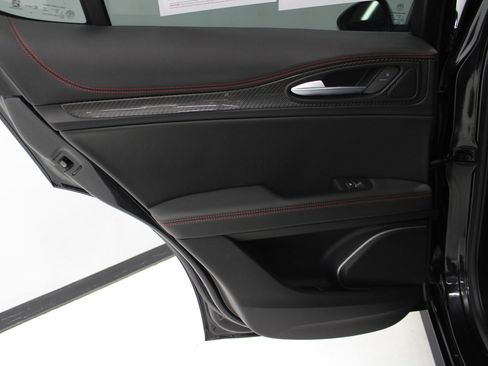 Used 2023 Alfa Romeo Stelvio Estrema image 36
