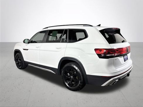 Certified 2024 Volkswagen Atlas Peak Edition SE AWD/4WD image 9