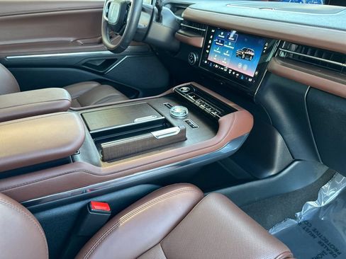 Certified 2025 Lincoln Navigator Reserve AWD/4WD image 16