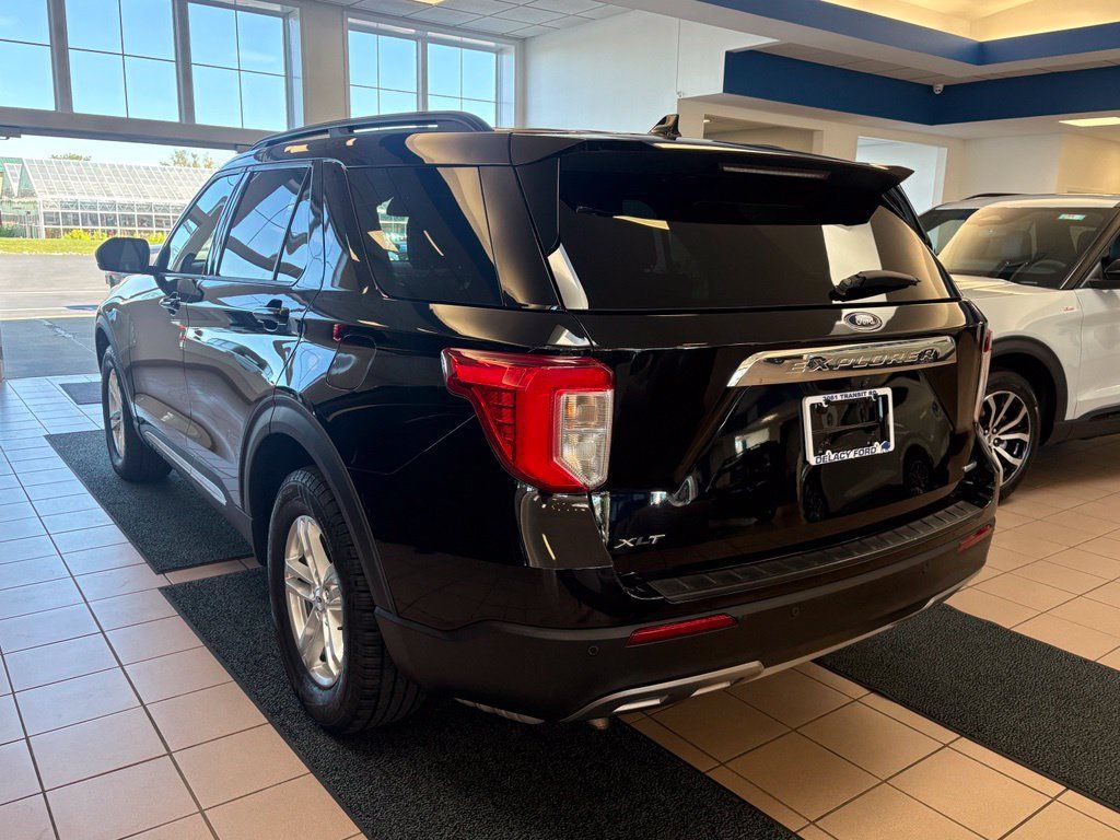 Used 2020 Ford Explorer XLT w/ Equipment Group 202A AWD/4WD image 5