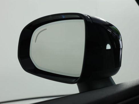 Used 2025 Volvo XC60 B5 Plus AWD/4WD image 17