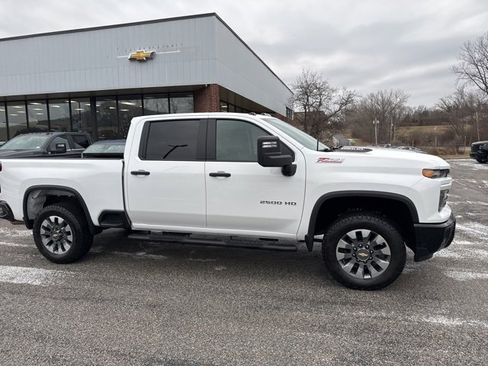 Used 2025 Chevrolet Silverado 2500 Custom w/ Custom Value Package image 6