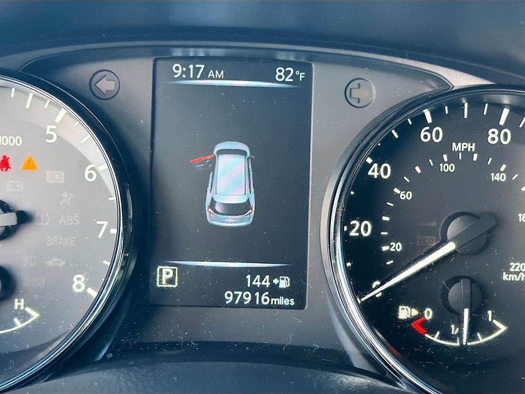 Used 2017 Nissan Rogue SV FWD image 12
