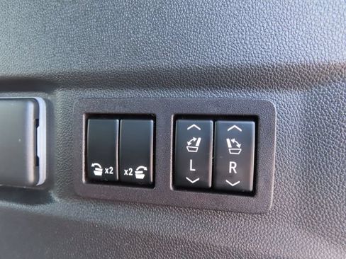 Used 2023 GMC Yukon AT4 w/ AT4 Premium Package AWD/4WD image 43