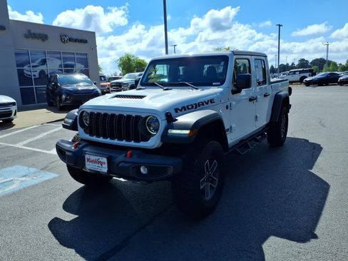 Used 2024 Jeep Gladiator Mojave w/ Convenience Group AWD/4WD image 2
