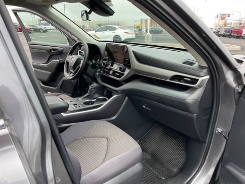 Certified 2023 Toyota Highlander L image 18