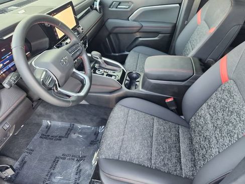 Used 2024 Chevrolet Colorado Z71 w/ Z71 Convenience Package 2 AWD/4WD image 4