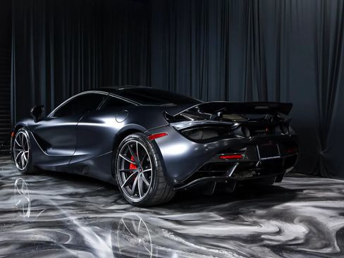 Used 2018 McLaren 720S RWD image 17