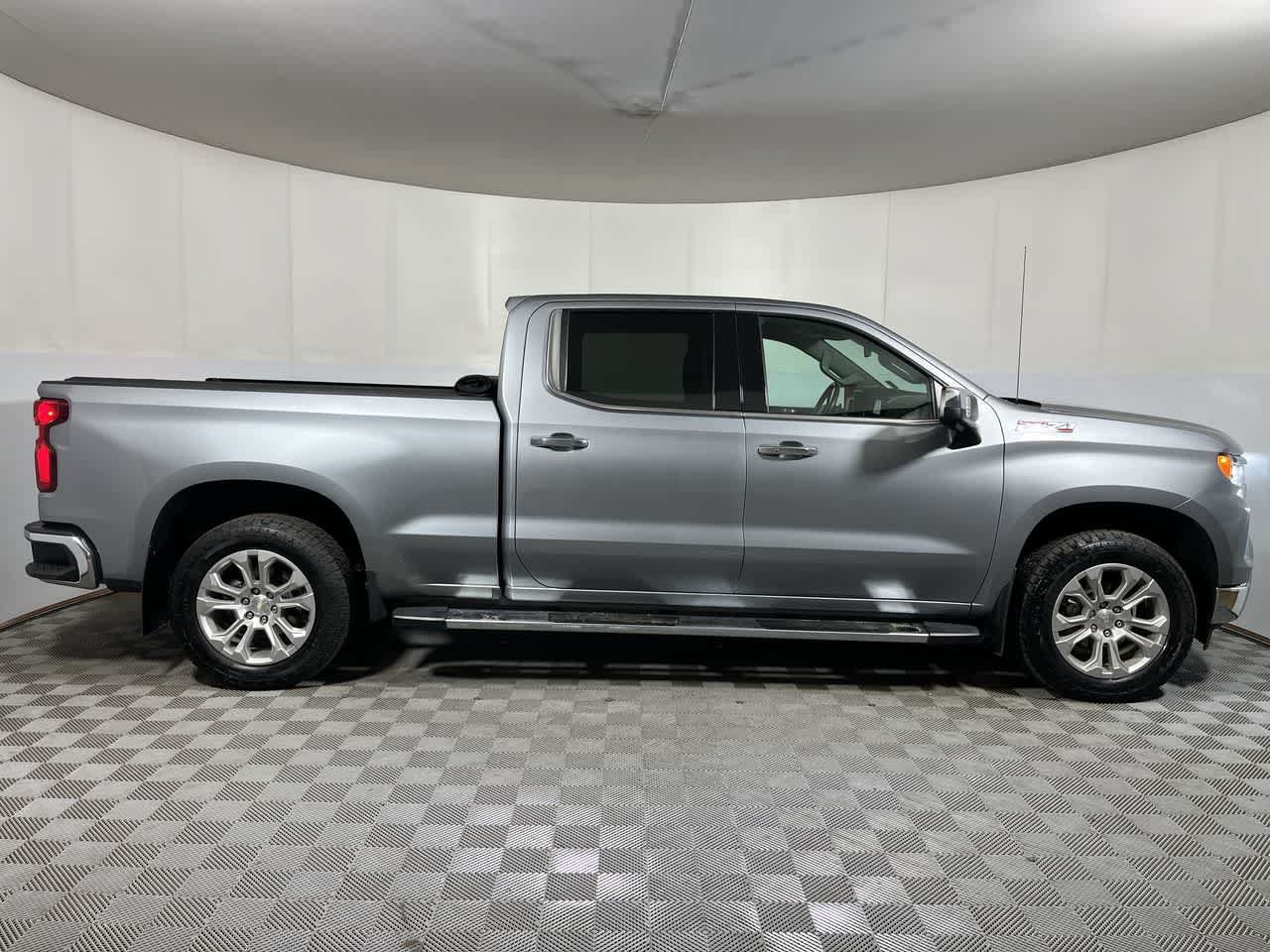 Used 2024 Chevrolet Silverado 1500 LTZ AWD/4WD image 9