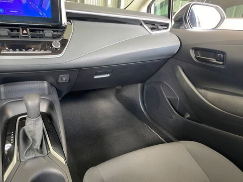 Used 2025 Toyota Corolla LE image 32