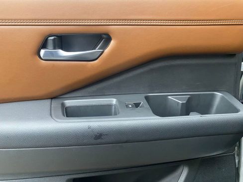 Used 2022 Nissan Pathfinder Platinum image 18