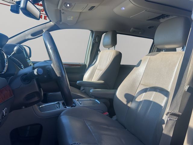 Used 2015 Chrysler Town & Country Touring-L w/ Driver Convenience Group FWD image 35