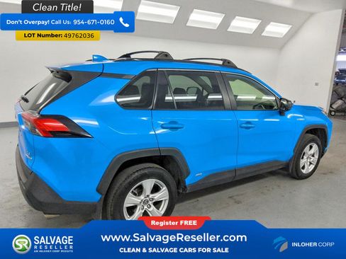 Used 2019 Toyota RAV4 LE w/ Carpet Mat Package AWD/4WD image 4