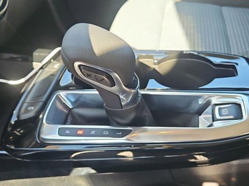 Used 2025 Chevrolet Trax LT w/ Sunroof Package FWD image 15