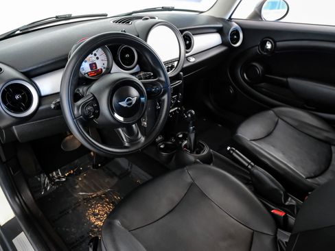 Used 2013 MINI Cooper Hardtop image 2
