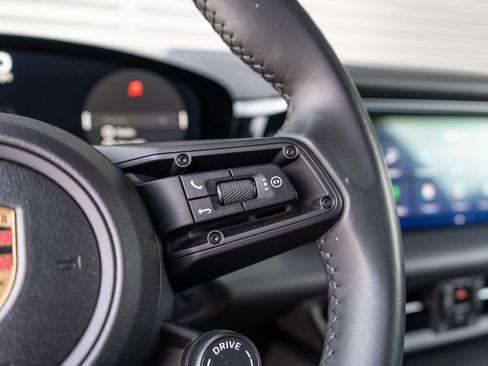 Used 2025 Porsche Macan Electric RWD image 21