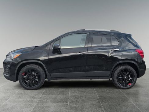 Used 2019 Chevrolet Trax LT w/ Sun & Sound Package image 2