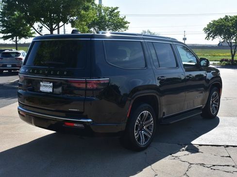 Used 2024 Jeep Wagoneer Series II w/ Flexible Seating Group AWD/4WD image 5