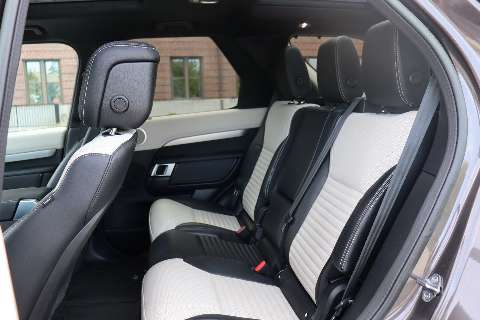 Used 2023 Land Rover Discovery S R-Dynamic AWD/4WD image 15