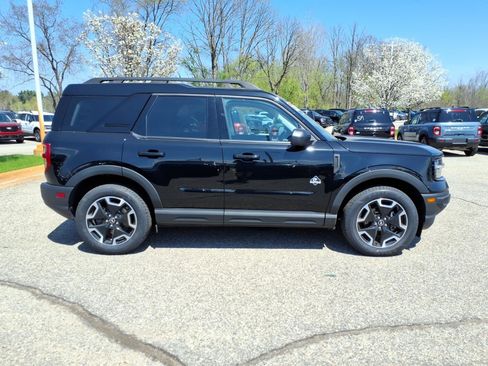 Used 2023 Ford Bronco Sport Outer Banks w/ Tech Package AWD/4WD image 9