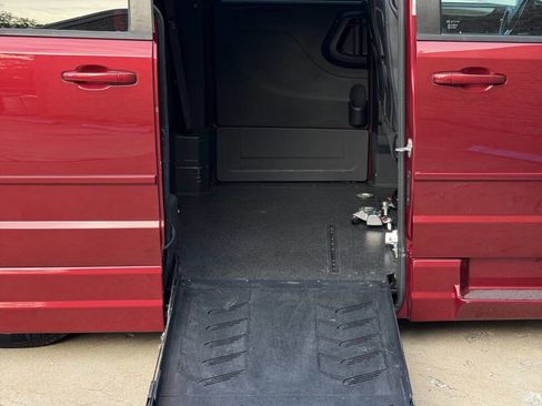 Used 2015 Dodge Grand Caravan R/T w/ Safety Sphere Group image 13