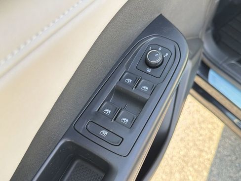 New 2026 Volkswagen Taos SE FWD image 24