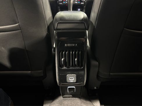 Used 2025 Jeep Compass Limited image 38