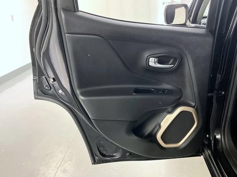 Used 2017 Jeep Renegade Limited AWD/4WD image 21
