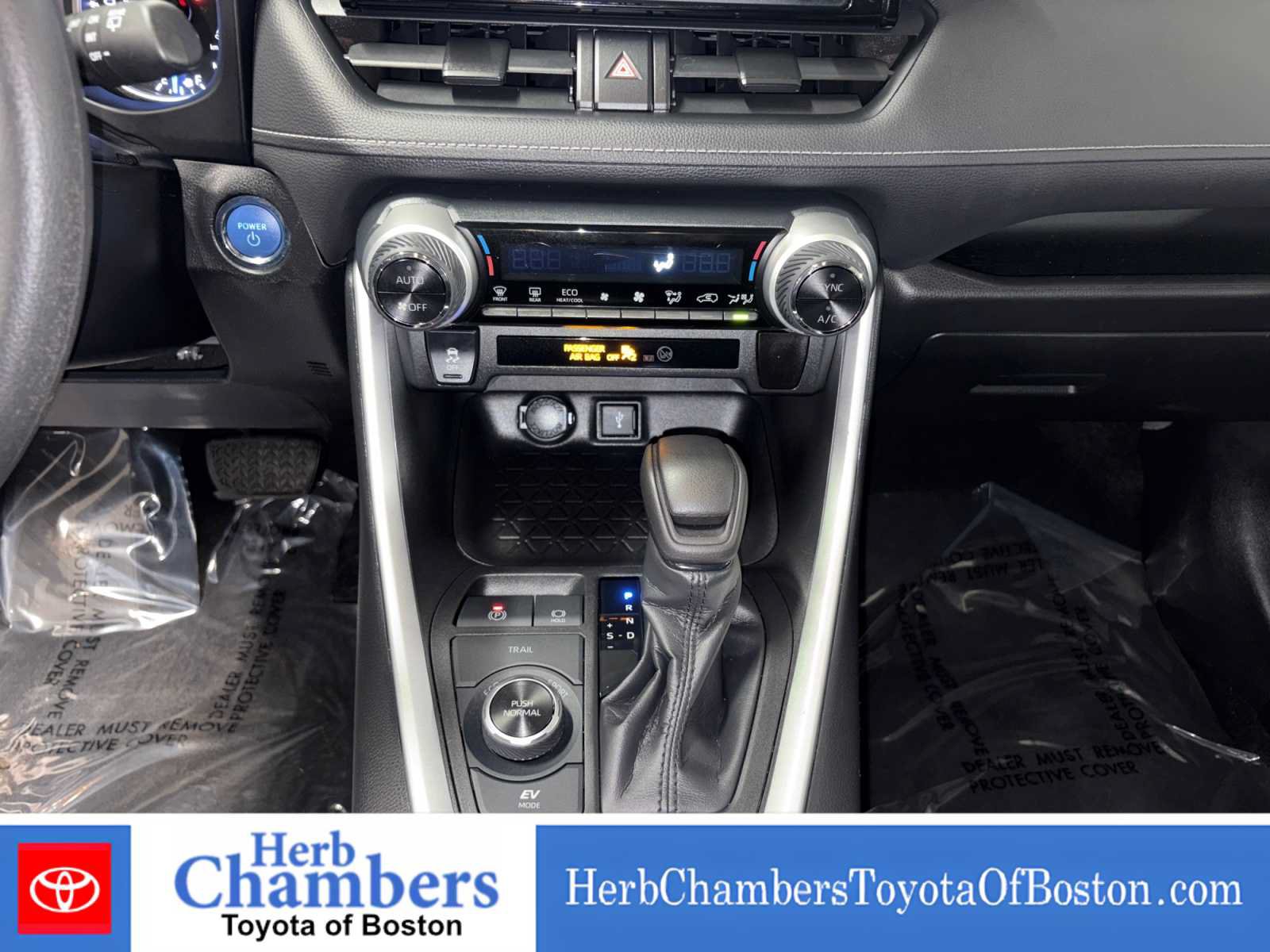 Used 2021 Toyota RAV4 XLE w/ Convenience Package AWD/4WD image 16