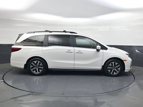 New 2026 Honda Odyssey EX-L image 3