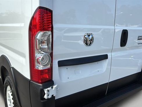 Used 2025 RAM ProMaster 2500 w/ Storage Group image 33