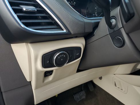 Used 2018 Lincoln MKX Select w/ Select Plus Package image 19