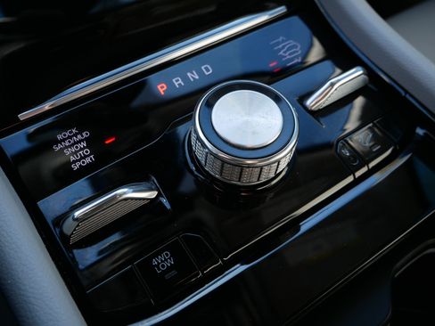 Used 2022 Jeep Grand Cherokee Overland w/ Luxury Tech Group IV image 24