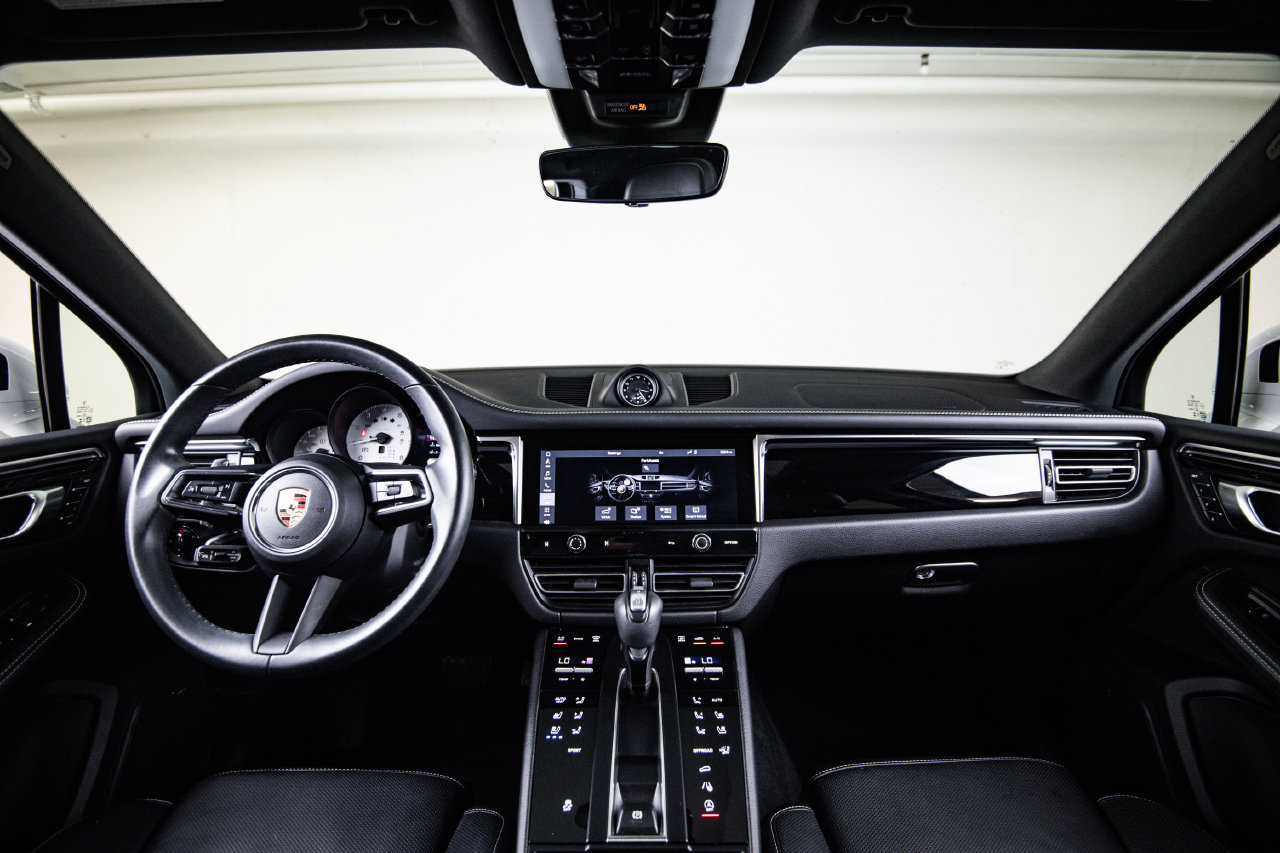 Certified 2024 Porsche Macan AWD/4WD image 24
