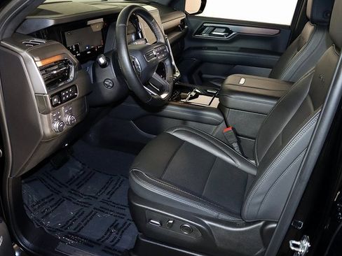 Used 2025 GMC Yukon Denali image 12