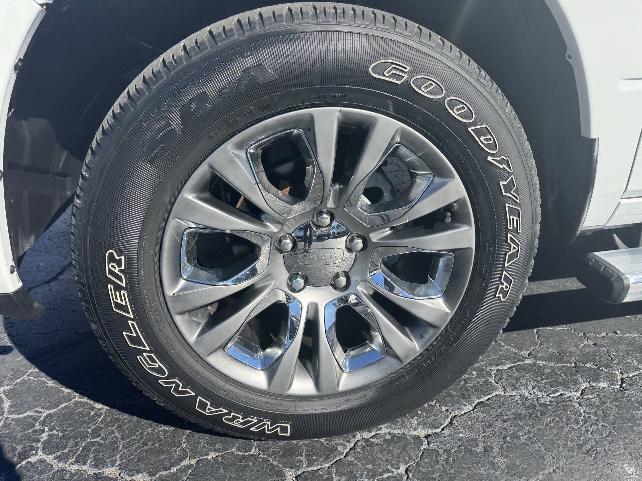 Used 2013 RAM 1500 Limited AWD/4WD image 12