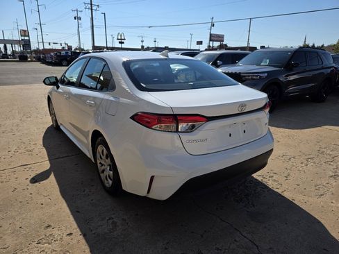 Used 2025 Toyota Corolla LE FWD image 6