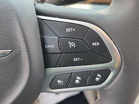 Used 2024 Chrysler Pacifica Limited FWD image 22