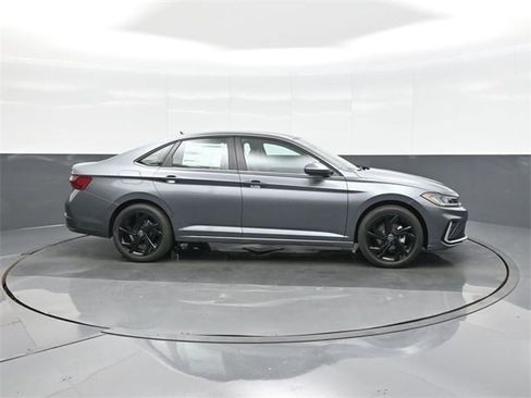 New 2026 Volkswagen Jetta SE image 8