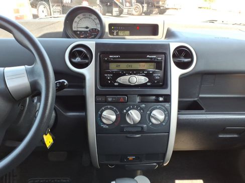 Used 2006 Scion xB FWD image 16