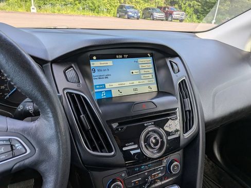 Used 2018 Ford Focus Titanium w/ Titanium Technology Package FWD image 13