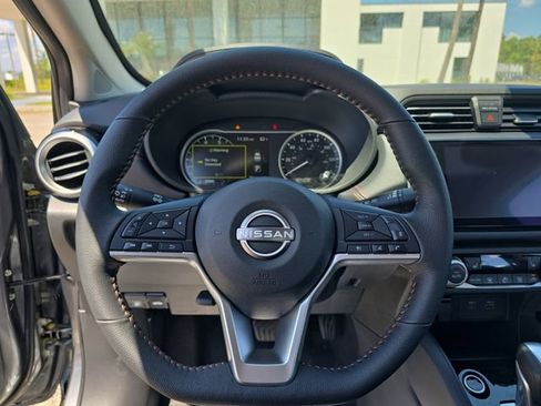 New 2025 Nissan Versa SR w/ Trunk Package FWD image 17